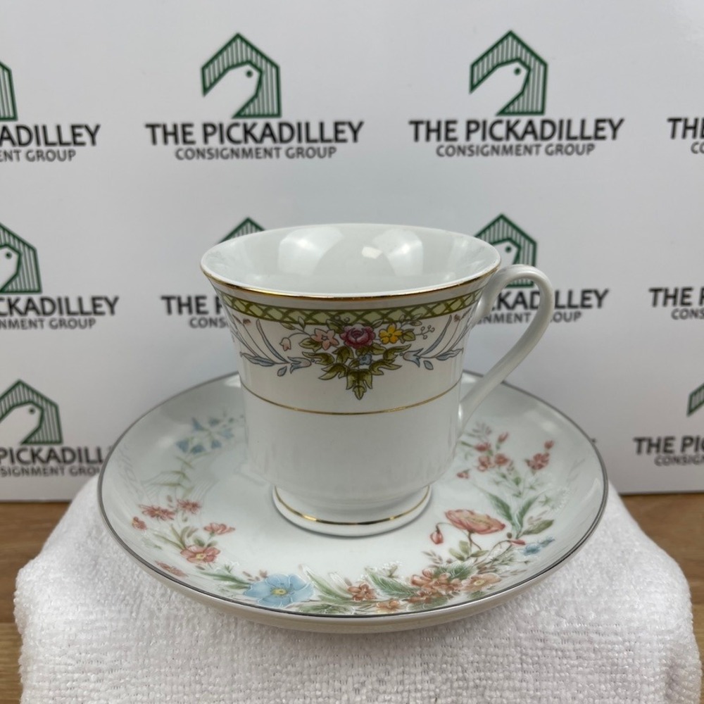 Premiere Fine China Berkshire MD104 Floral Teacup and Saucer Set Gold Rim